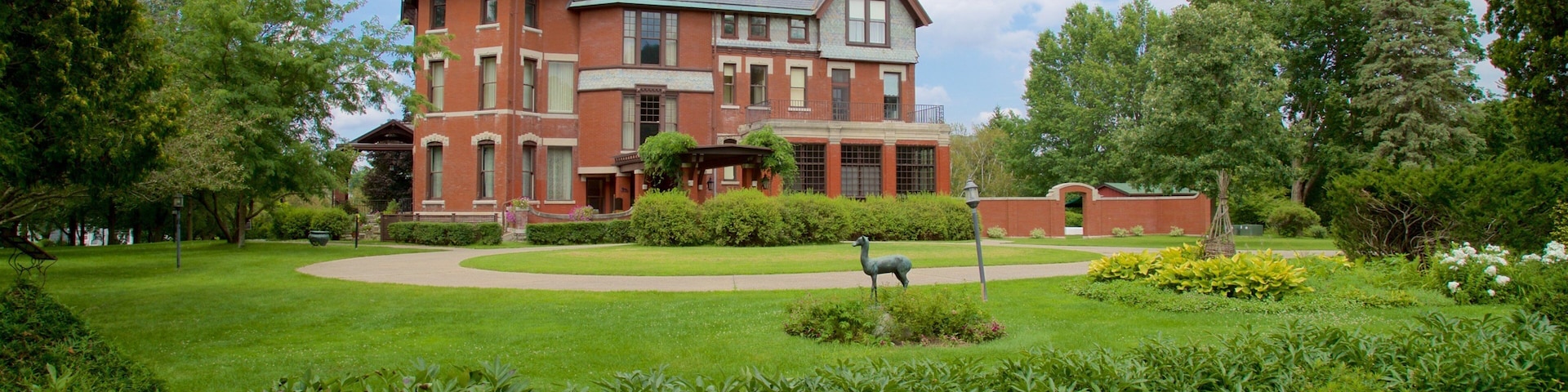 Brucemore featuring a park and a house