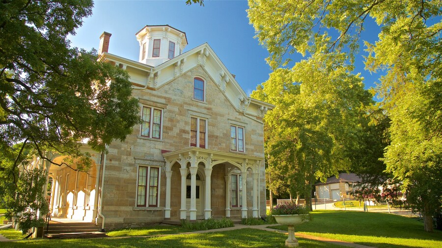 Mathias Ham House showing a house and heritage architecture