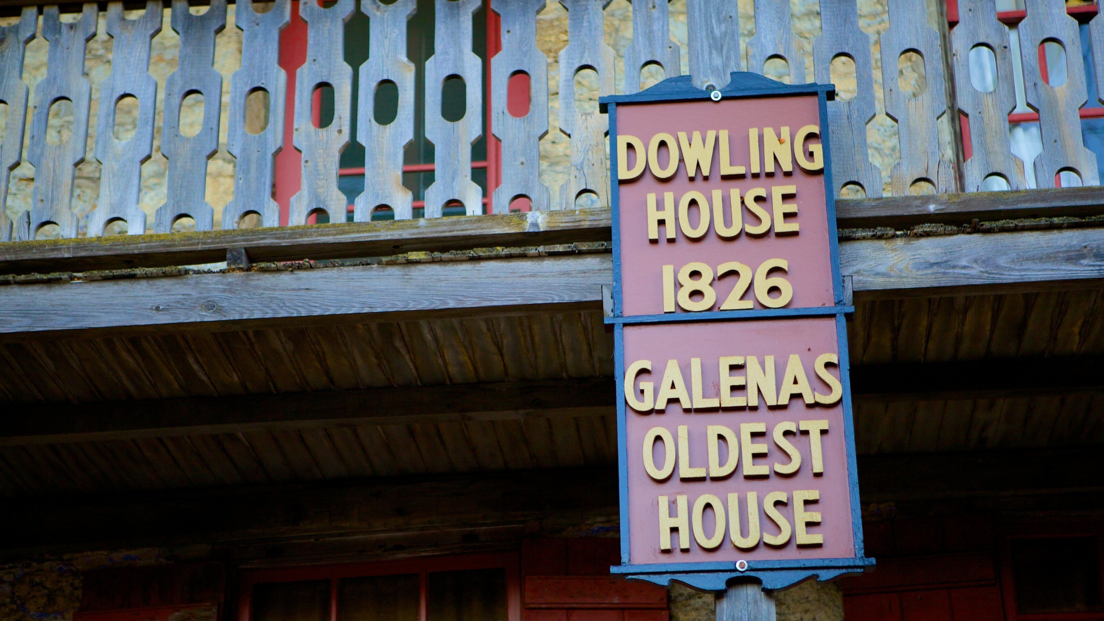 Galena che include oggetti d\'epoca, casa e segnaletica