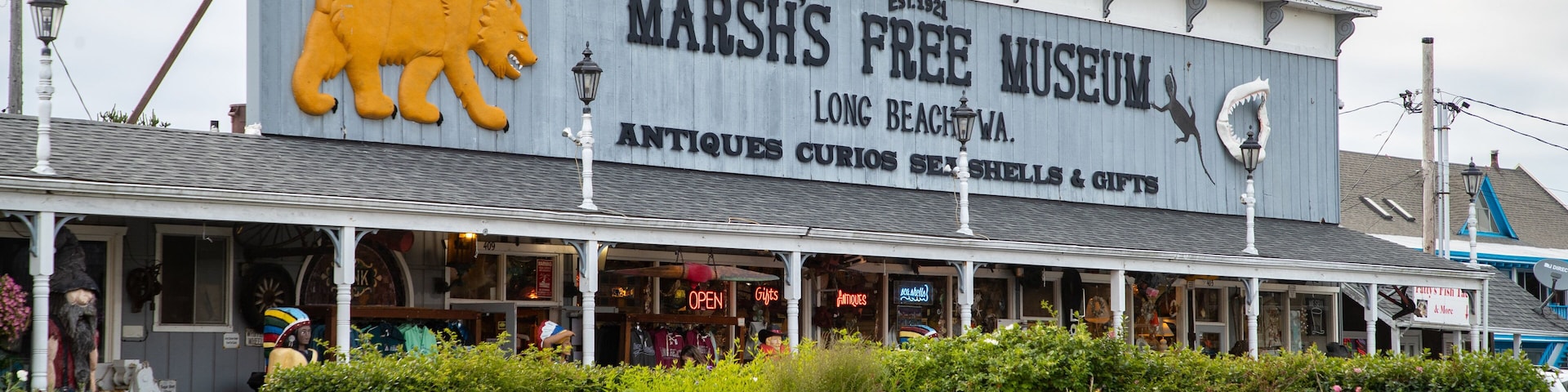 Marsh\'s Free Museum showing signage