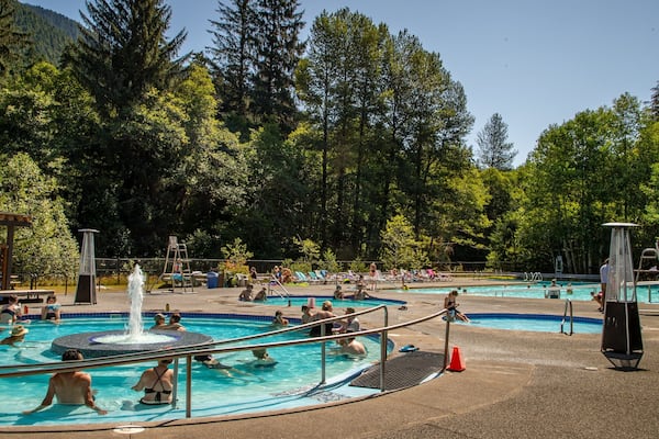 Sol Duc Hot Springs showing swimming, a pool and a fountain