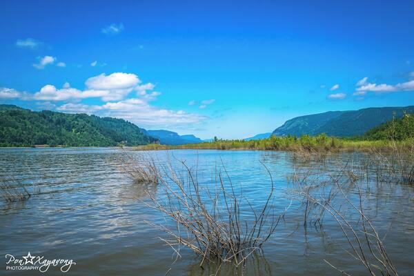 Beautiful state park to hike or have pinick at the lake with nice view of the mountain in the background. Cost $5 to get into the park
