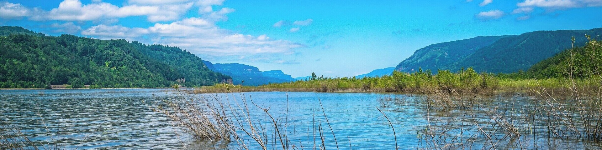 Beautiful state park to hike or have pinick at the lake with nice view of the mountain in the background. Cost $5 to get into the park