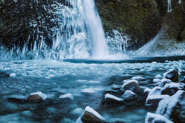 Scenic view of Horsetail Falls in Columbia River Gorge