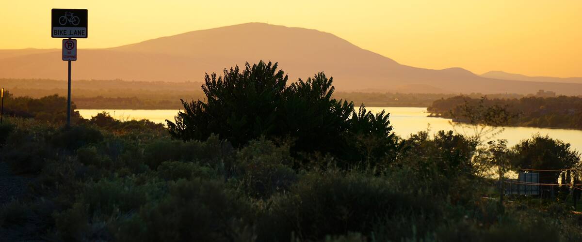 Mountain and river landscape in Tri-Cities Washington State