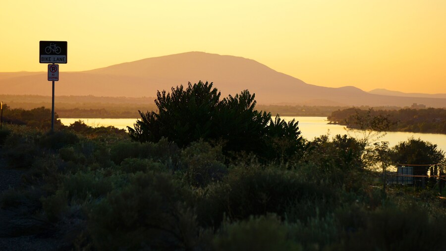Mountain and river landscape in Tri-Cities Washington State