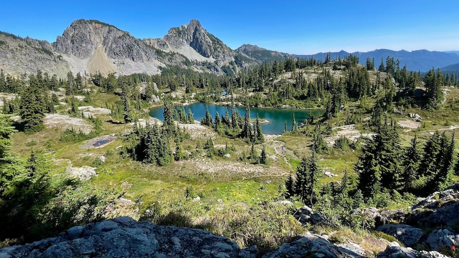 Emerald Peaks: Stunning Blue and Green Hidden Mountain Landscape