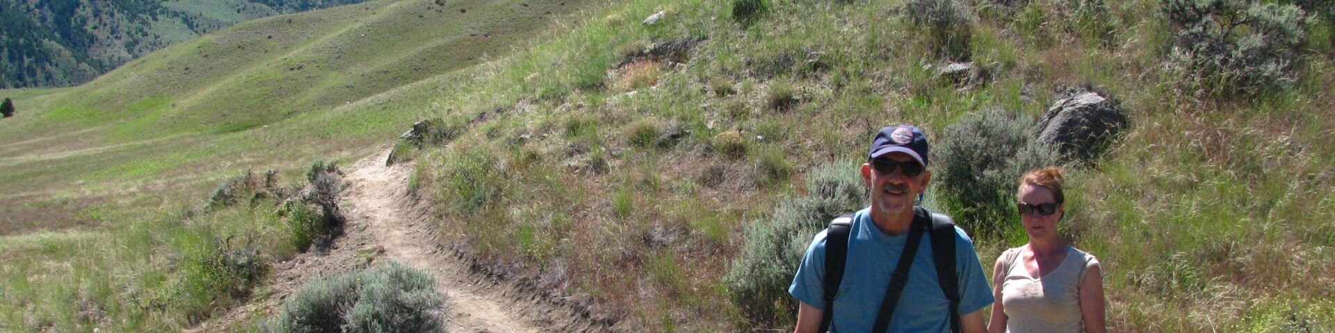 Butte que incluye jardín y también una pareja