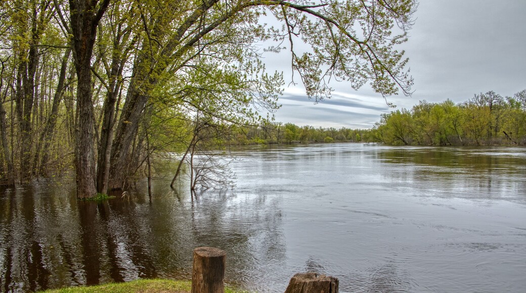 The St. Croix National Scenic Riverway is a protected area along the border of Minnesota and Wisconsin