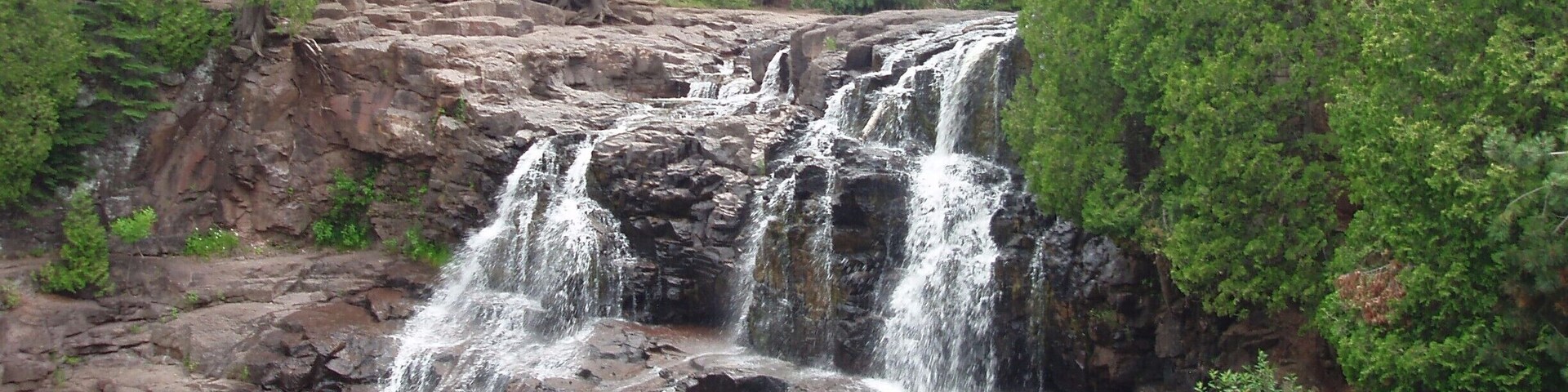 Continue past the lower and middle falls to reach here - Upper Gooseberry Falls. An easy walk for such a pretty view.