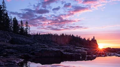 I should have never captured this picture. Woke up late for sunrise and had to rush to the closest spot from my house. Thank god I woke up late because this ended up being one of the most incredible sunrises I’ve ever witnessed. Hard to beat the North Shore of Minnesota #Adventure