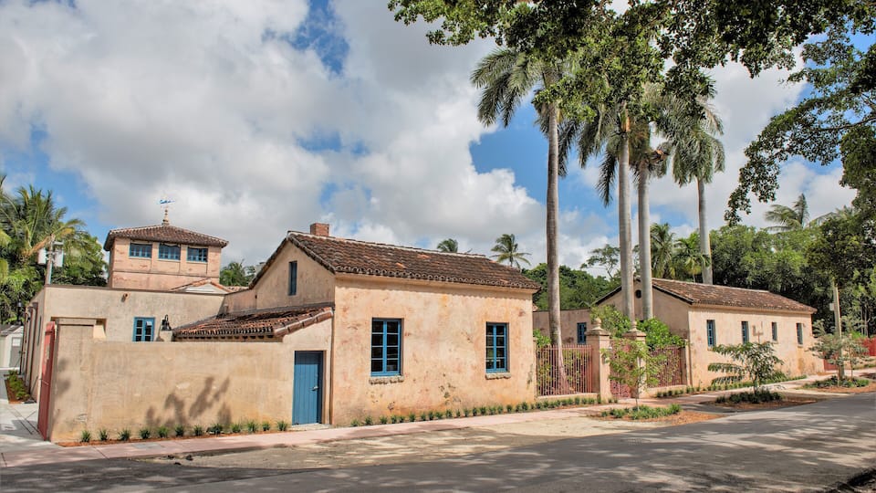 Miami_VenetianPool_553248621532652882-0538