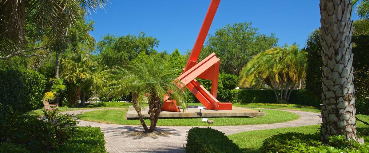 Vero Beach Museum of Art which includes a park and outdoor art