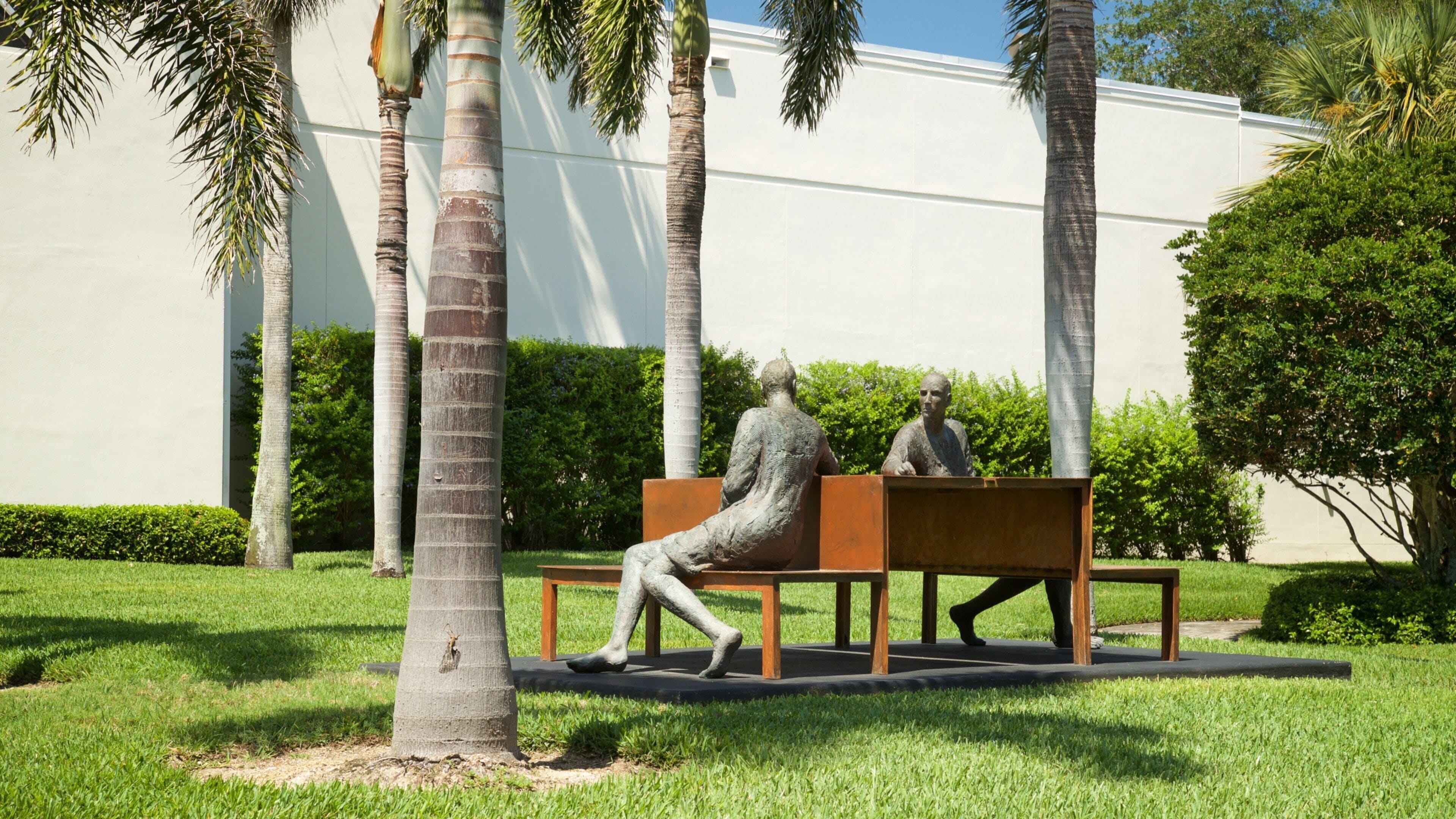 Vero Beach Museum of Art showing a park and outdoor art