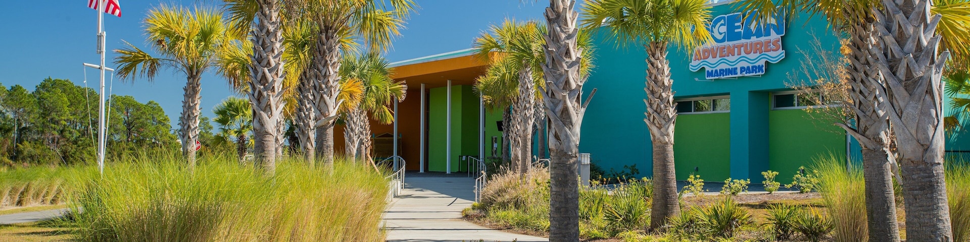 Bayou View featuring a park