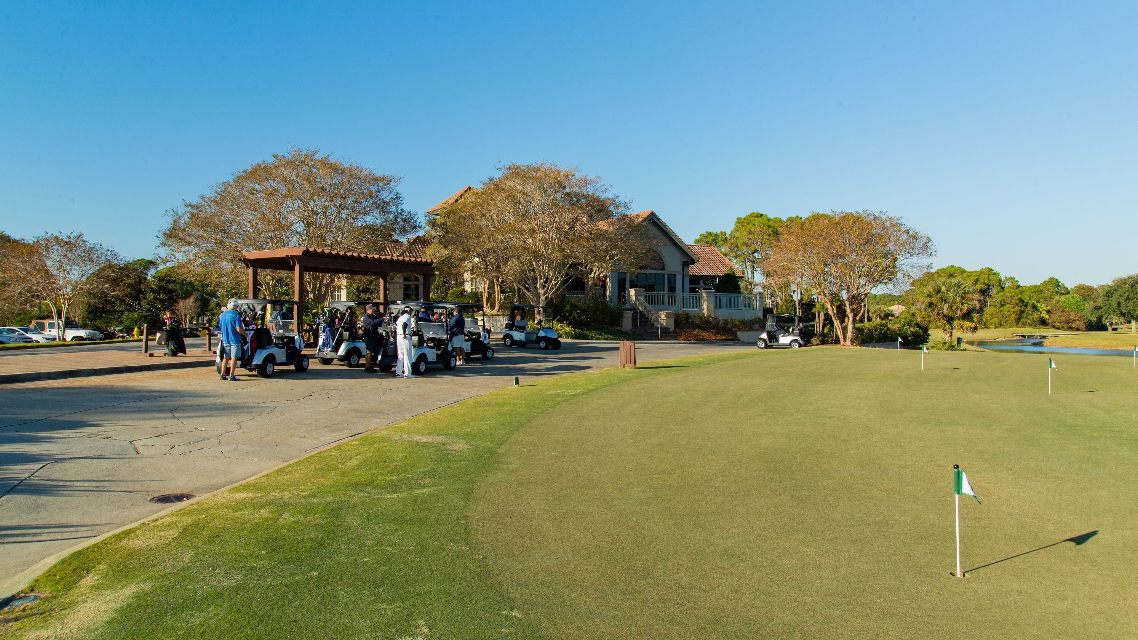 Emerald Bay Golf Club showing golf