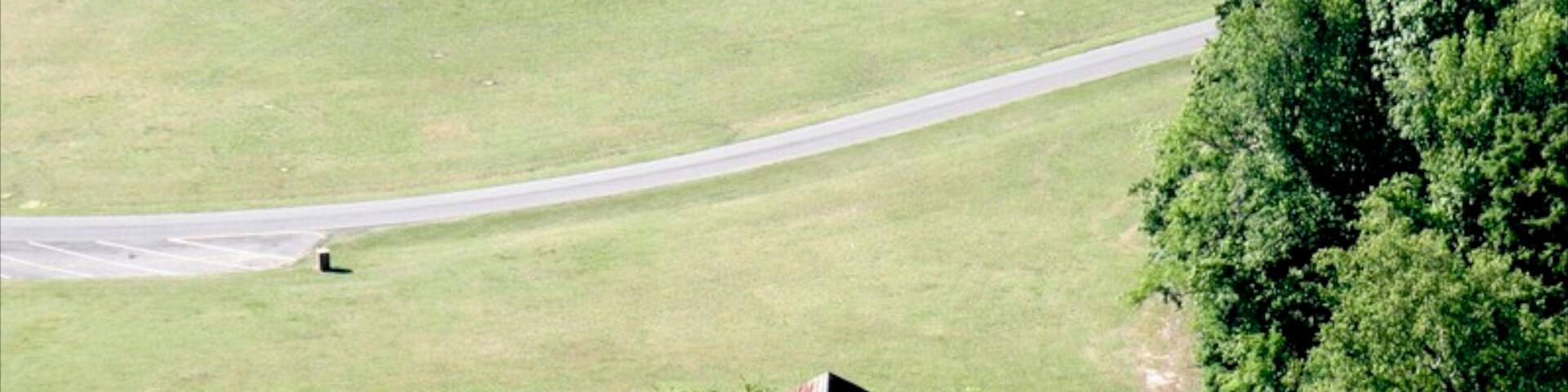 Tuscaloosa caracterizando uma casa e um parque