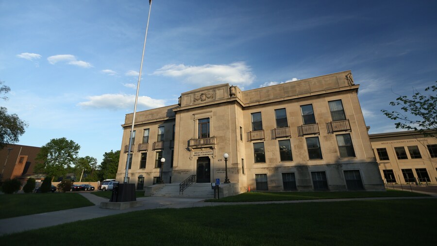 mille lacs county courthouse