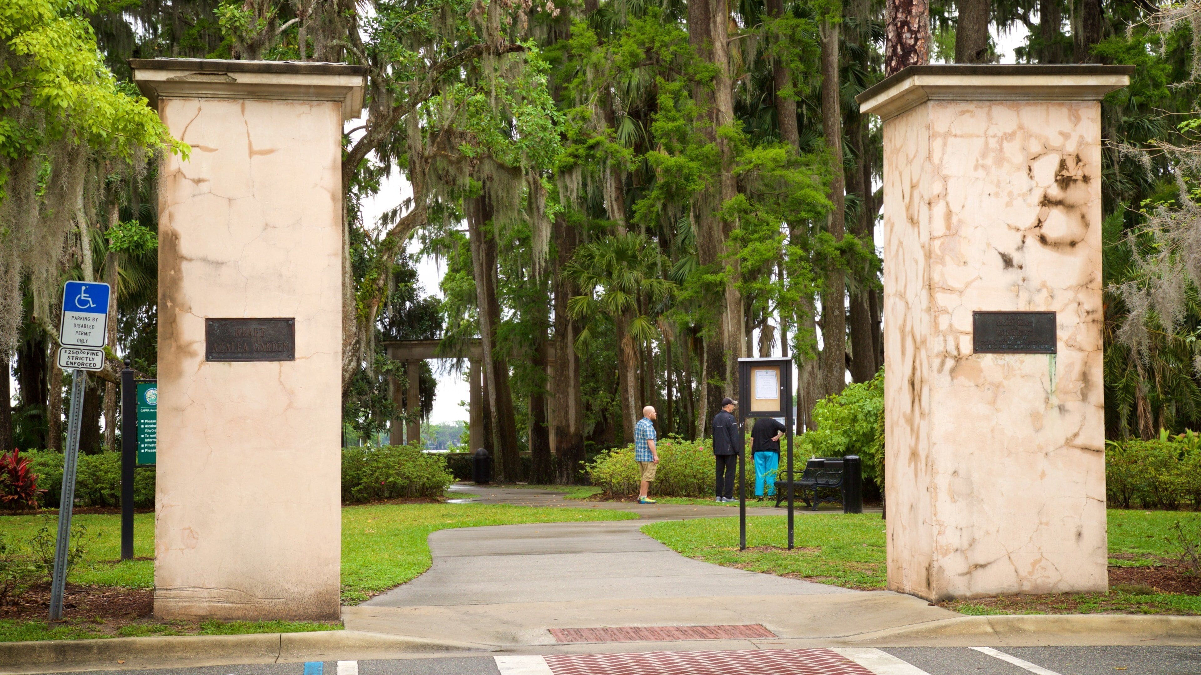 Kraft Azalea Gardens featuring a garden