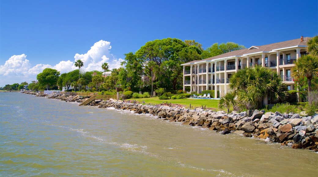 St. Simons Island Pier which includes a river or creek and a house