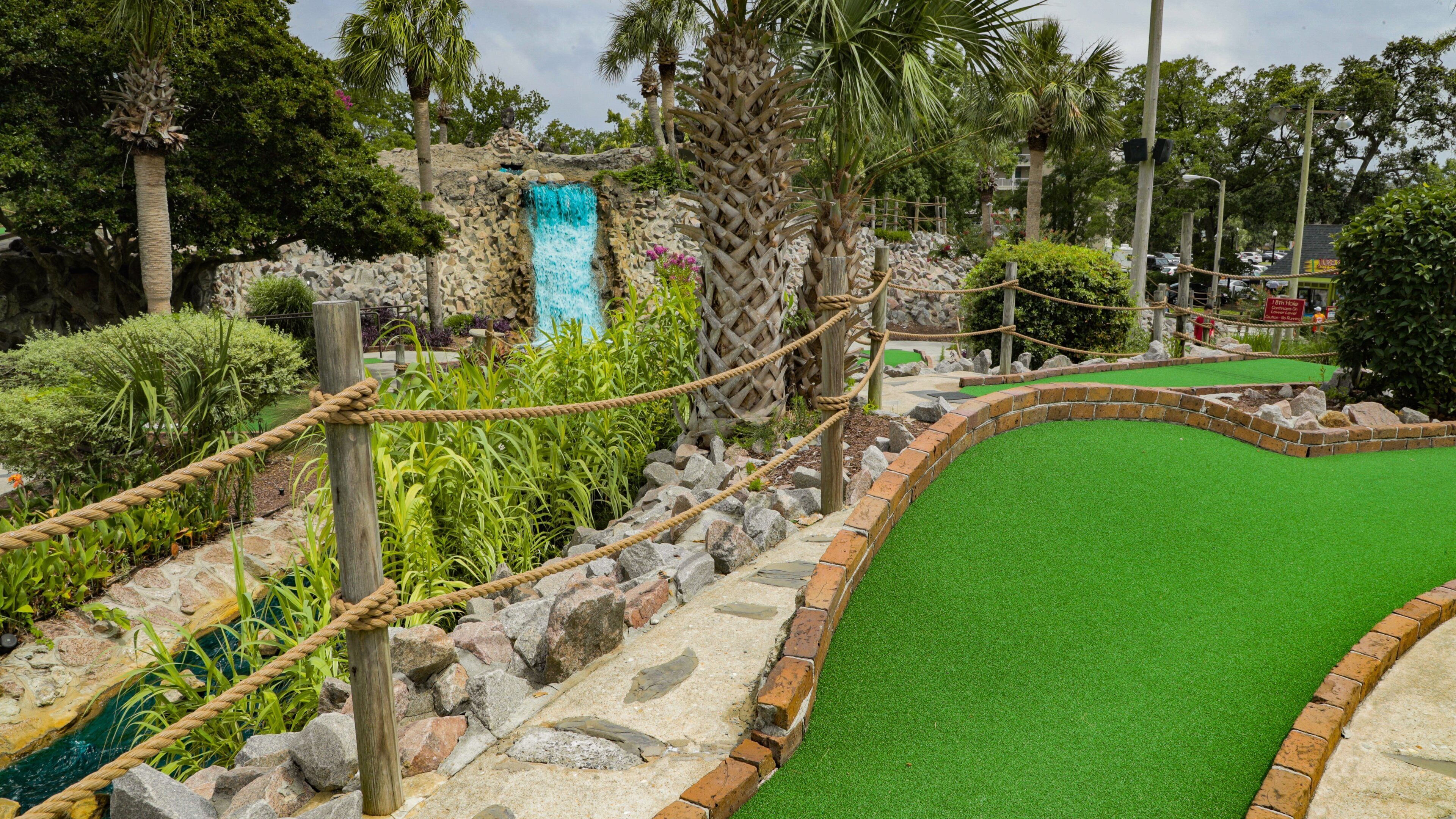 Jurassic Golf showing golf