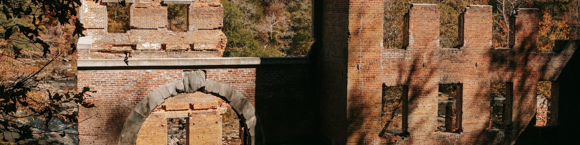 Sweetwater Creek State Park showing heritage elements and a ruin