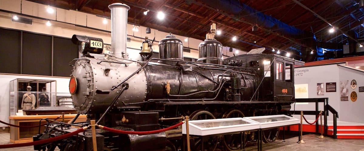 Savannah featuring interior views