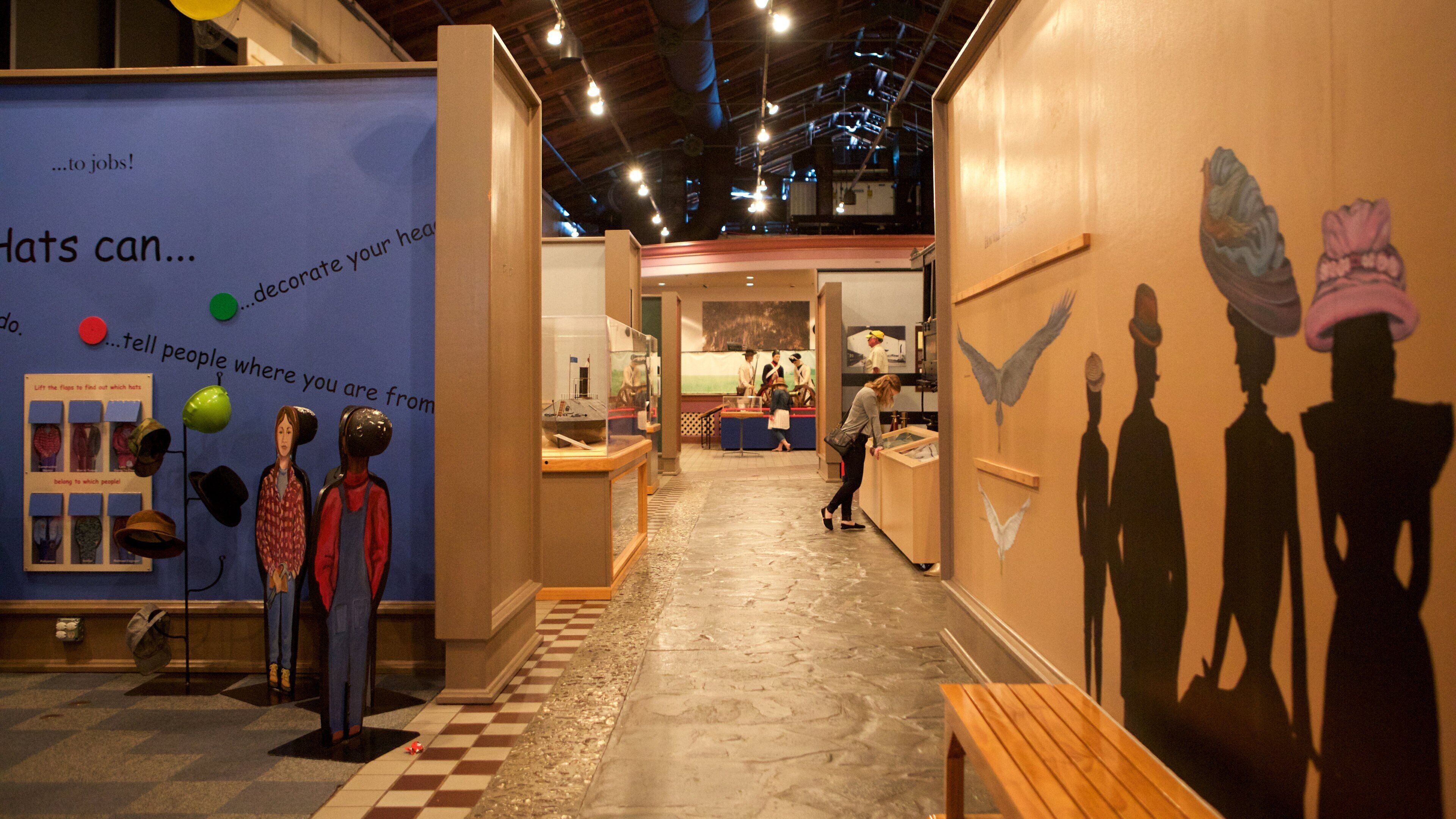 Savannah featuring interior views