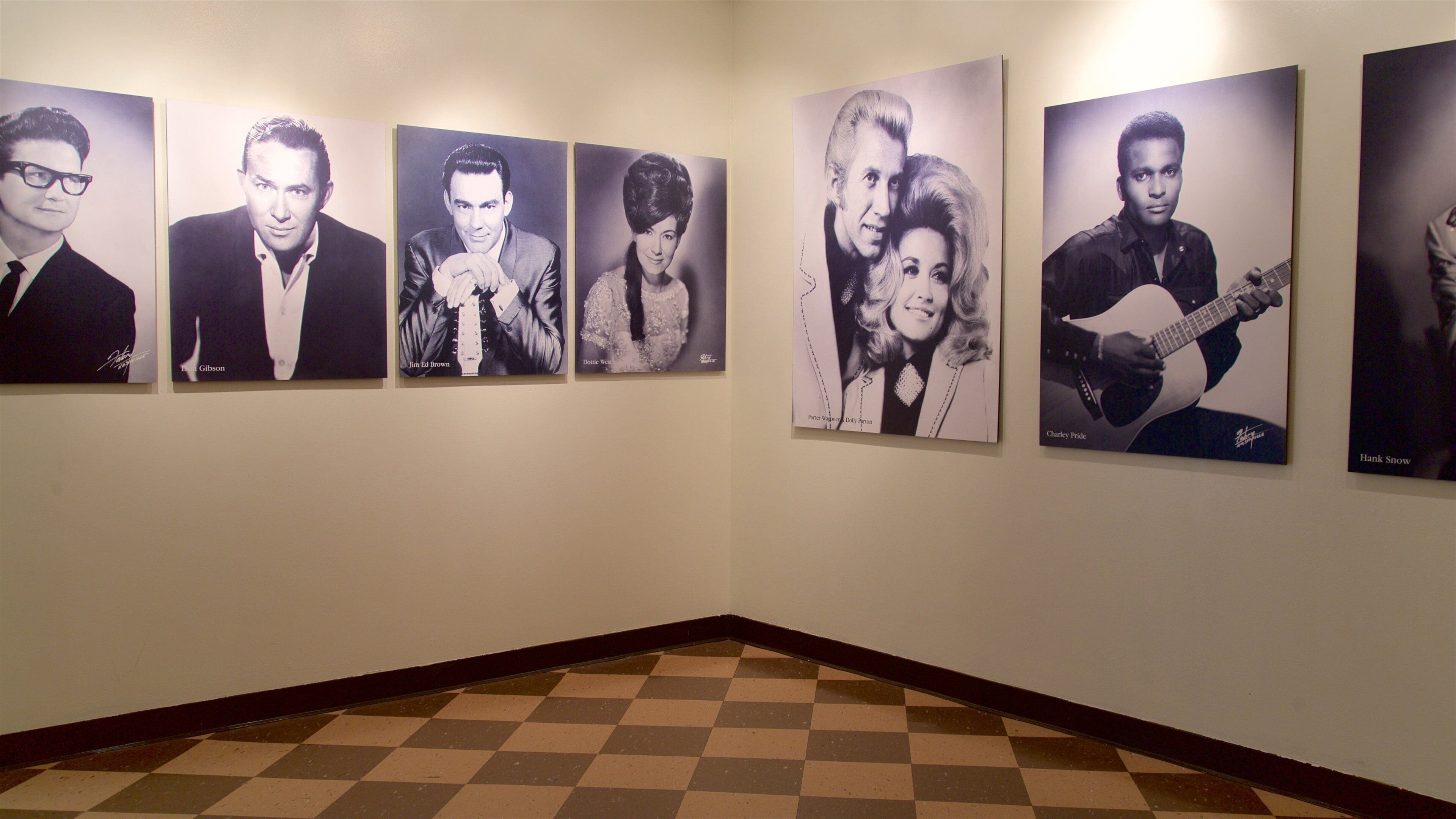 RCA Studio B Tour which includes interior views and heritage elements