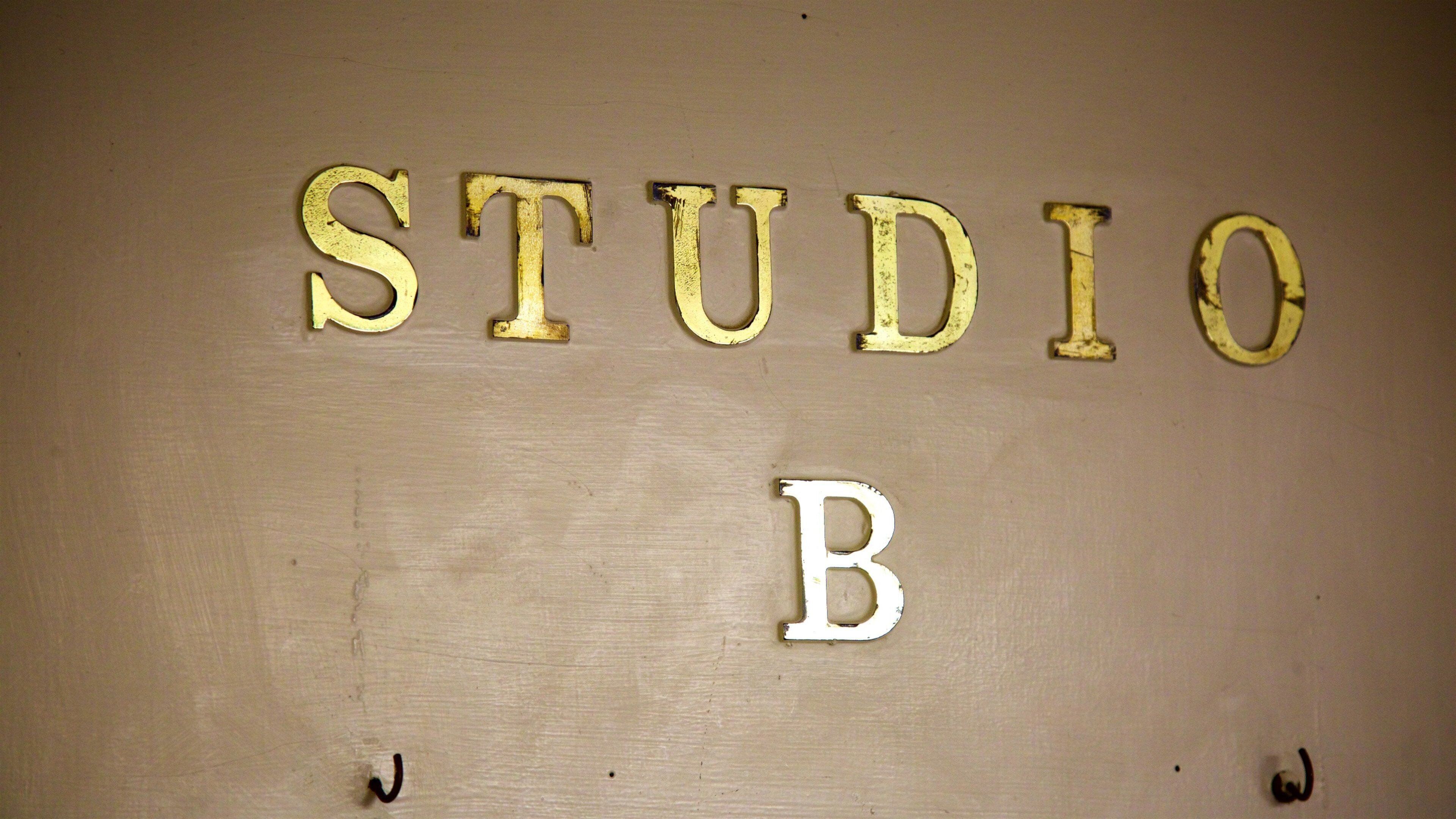 RCA Studio B Tour showing signage