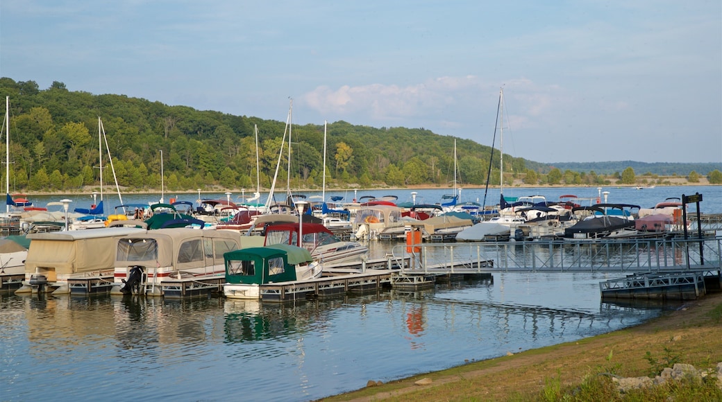 Monroe Lake caracterizando uma baía ou porto e um rio ou córrego