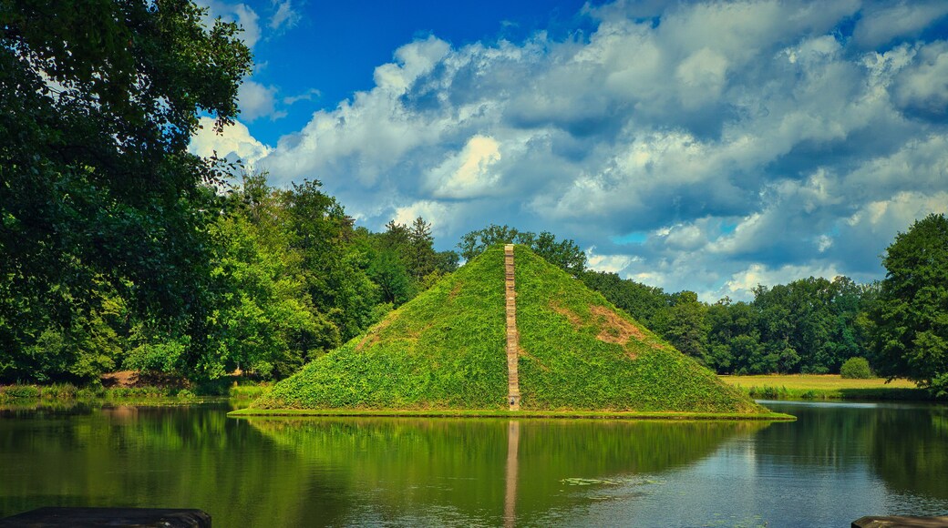 Vườn tượng Pyramid Hill