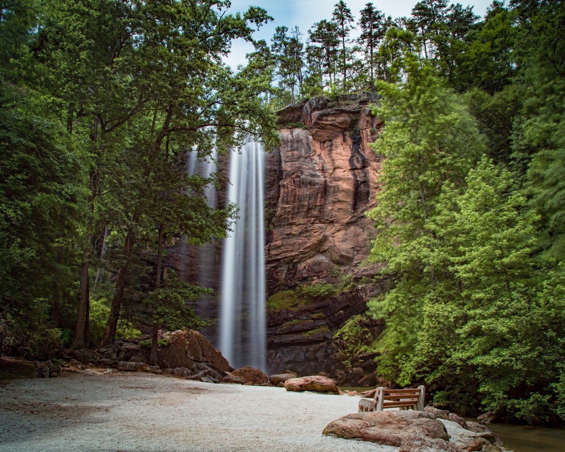 Short little trail to the falls