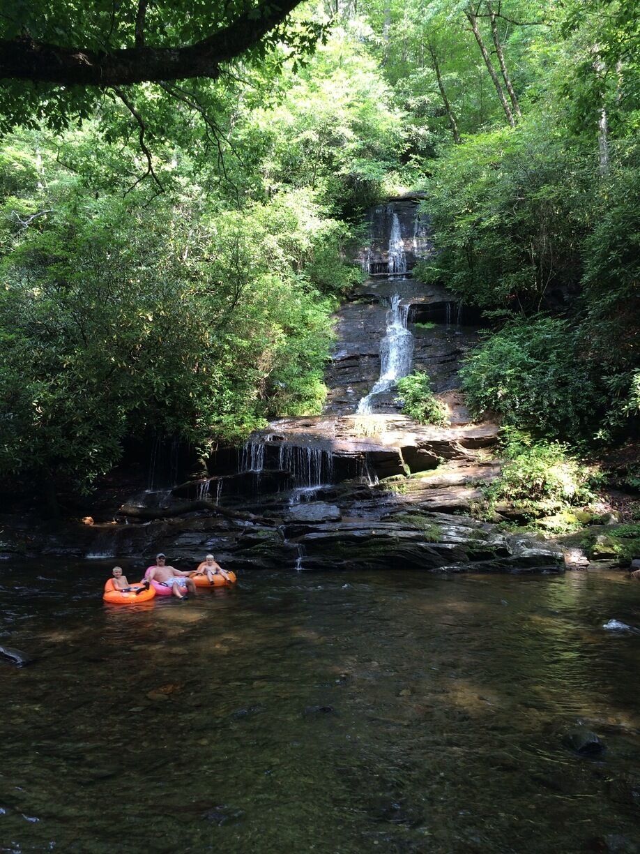 Had tons of fun floating down the Deep Creek River in the Great Smokey Mountain National Park!  Make sure you have river shoes! #nationalpark #waterlust #endlesssummer