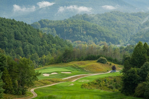 Sequoyah National Golf Club showing landscape views and golf