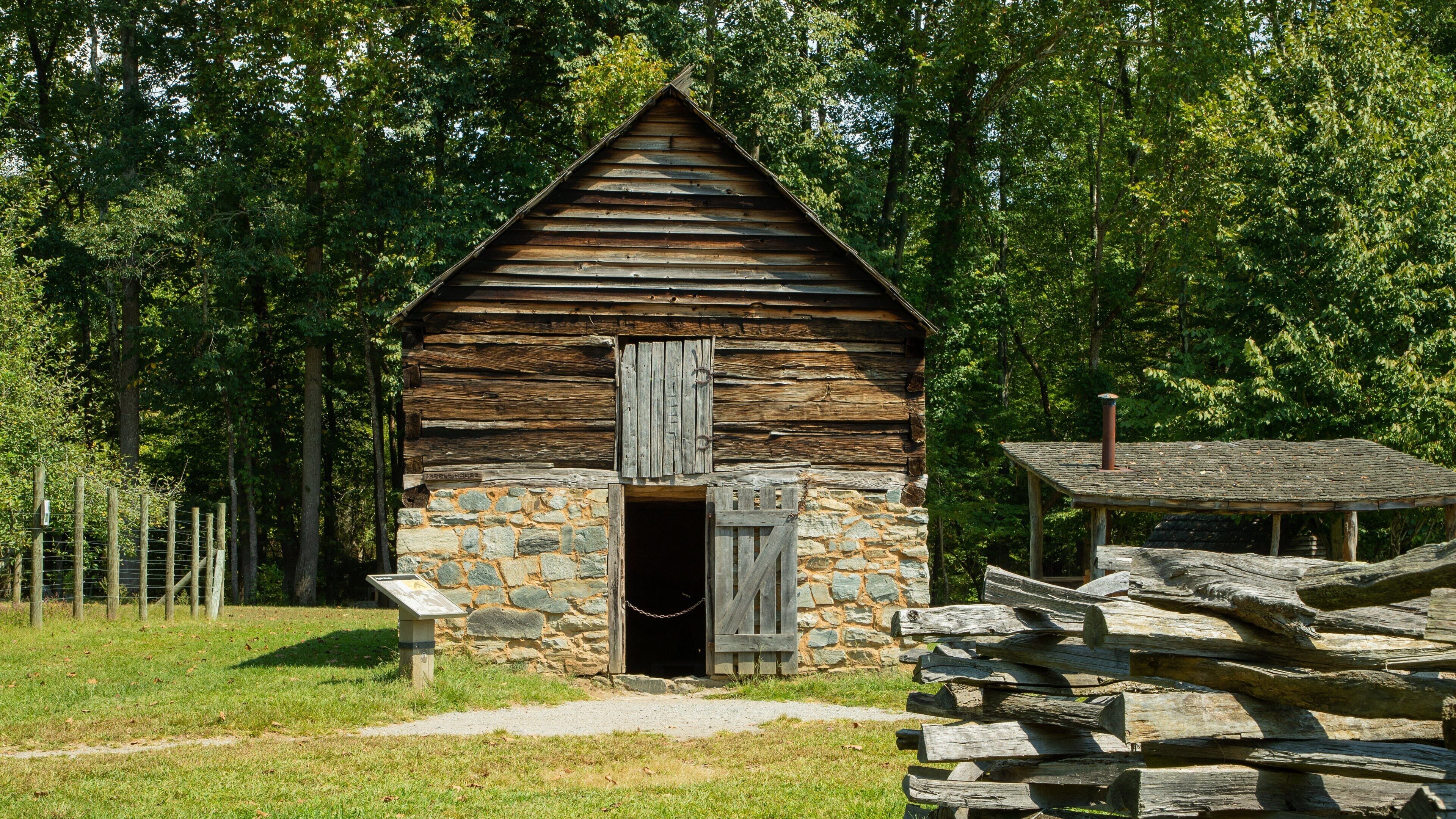 Mountain Farm Museum which includes heritage elements and a house