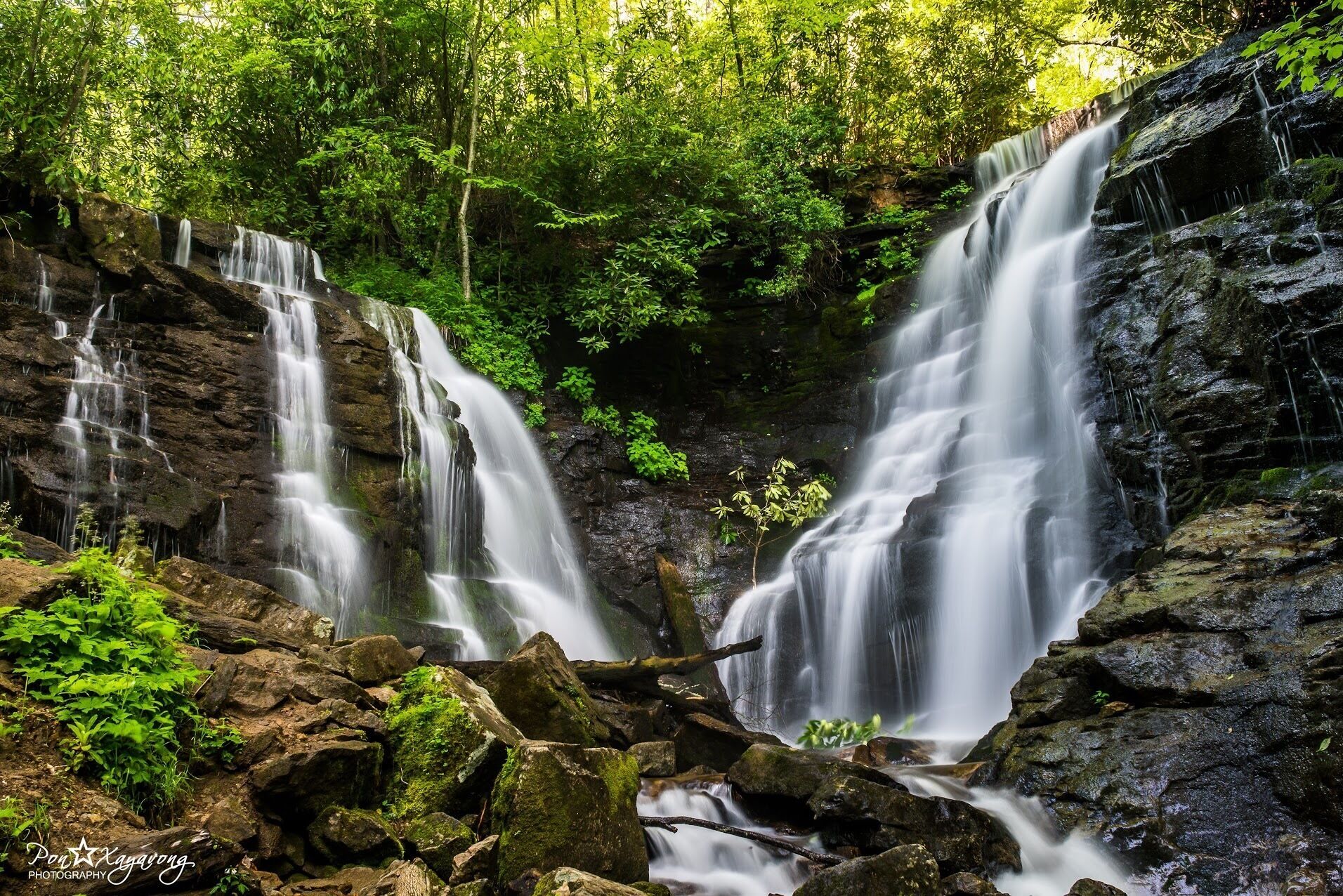 Soco Falls is a beautiful, double waterfall on the edge of Cherokee Indian Reservation, located between the towns of Maggie Valley and Cherokee. Enjoy it from a platform with a short walk from US Highway 19, just 1.5 miles south of the Blue Ridge Parkway