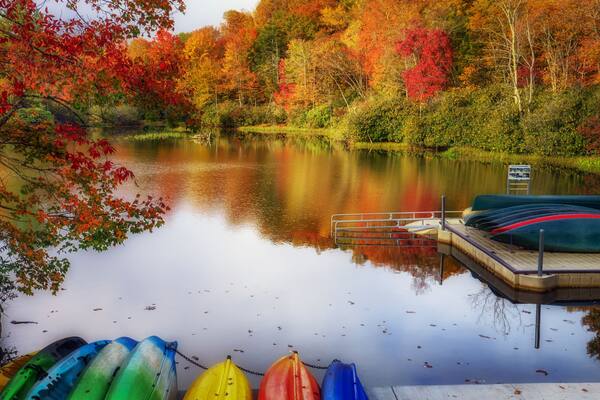 Price Lake boat dock in Autumn off the Blue Ridge Parkway , Shutterstock ID 1086407681, Purchase Order: SP-1891 Wave 0, Client/Licensee: Hotels.com