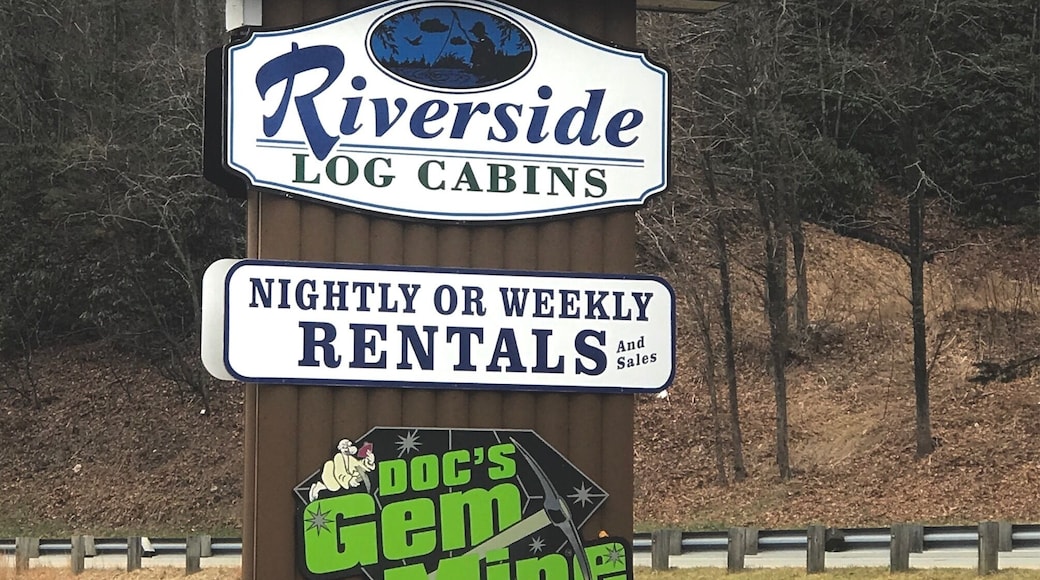 This image attempts to illustrate the way that tourism plays a huge role in the everyday lives of individuals living in the Appalachian region. Often incorrectly know for being poorly educated, natives to the Appalachian Mountains are in reality brilliant entrepreneurs. When opportunities for employment became less plentiful, they cleverly established their own businesses by taking full advantage of the natural resources the area had to offer. The focus of this image is a sign placed in front of a "tourist trap" owned by local residents who sell the opportunity for visitors to experience the resource rich region by mining for gems or digging for fossils. #appalachianechoes