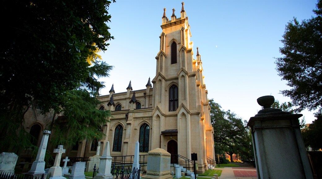 Trinity Episcopal Cathedral fasiliteter samt kirkegård, kirke eller katedral og historisk arkitektur