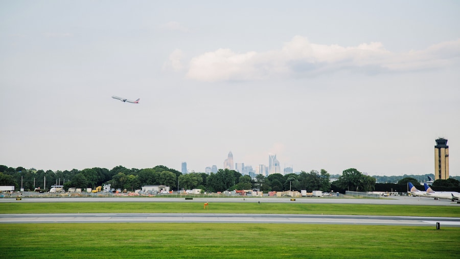 Charlotte_CharlotteDouglasAirportOverlook_553248621532657432_0003