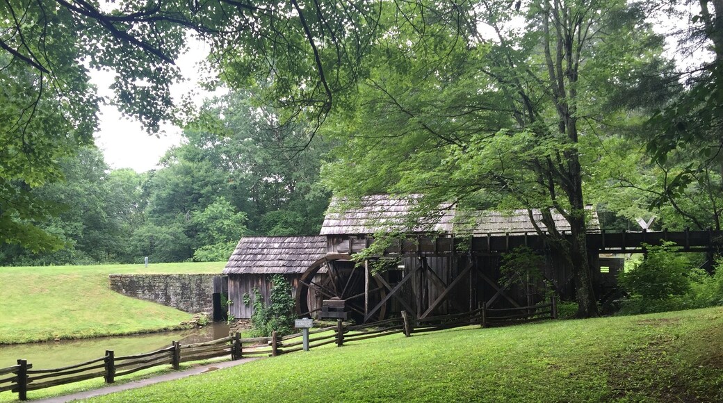 One of the must-see stops along the Blue Ridge Parkway!
#StunningStructures