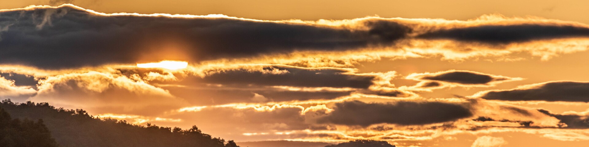 Sunrise over the Blue Ridge Mountains
#sunrise
#blueridgemountains
#sky
#clouds
#massiemills
#virginia