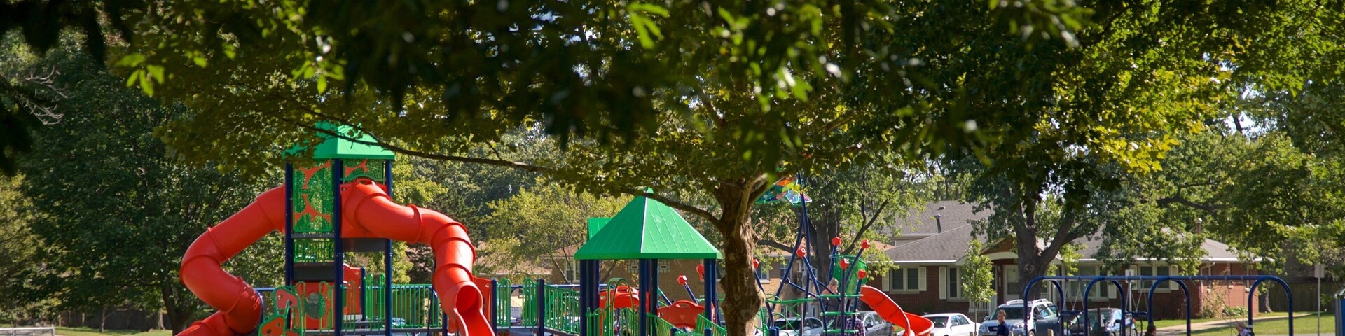 Hessel Park mostrando un patio de juegos