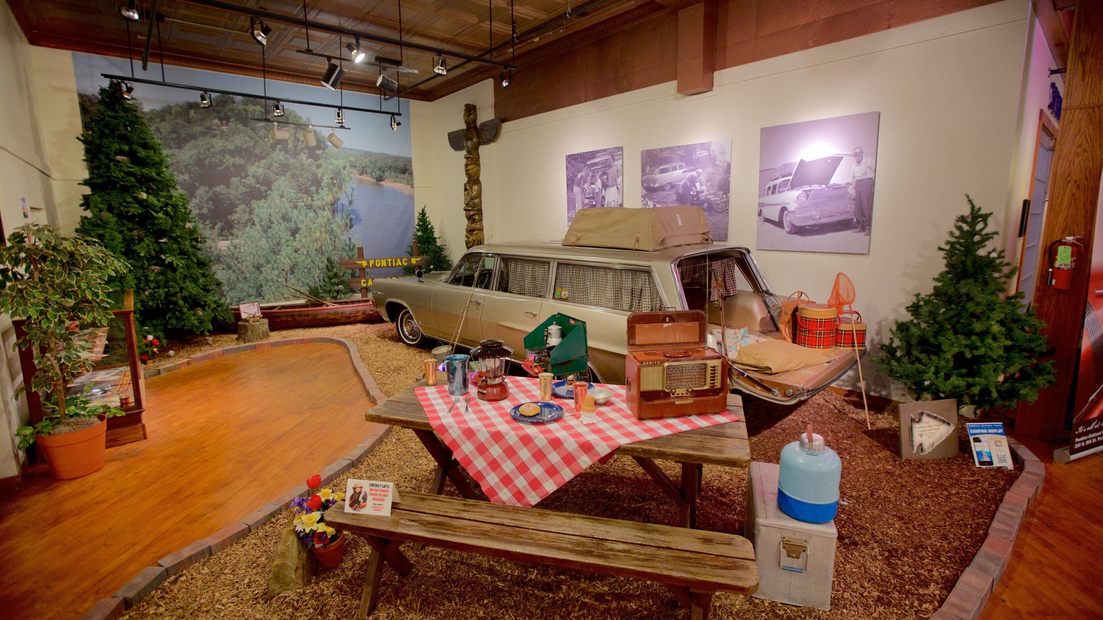 Pontiac-Oakland Automobile Museum showing interior views and heritage elements