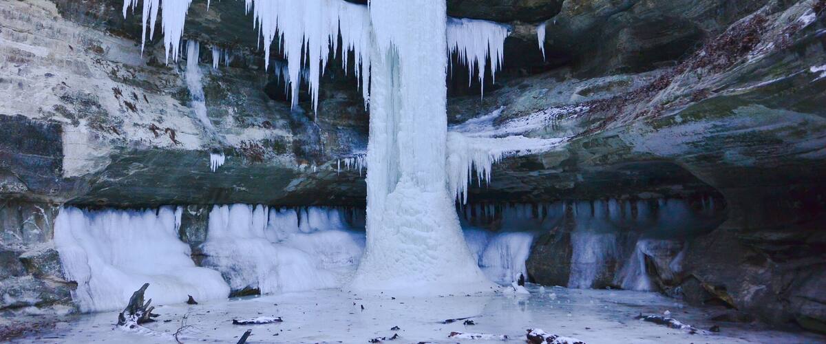 Frozen fall in St. Louis Canyon. Very peaceful🙏