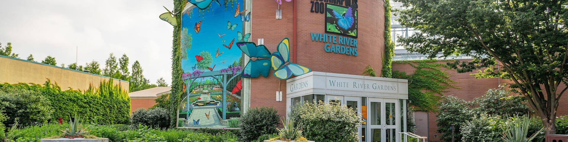 White River Gardens which includes outdoor art and a garden