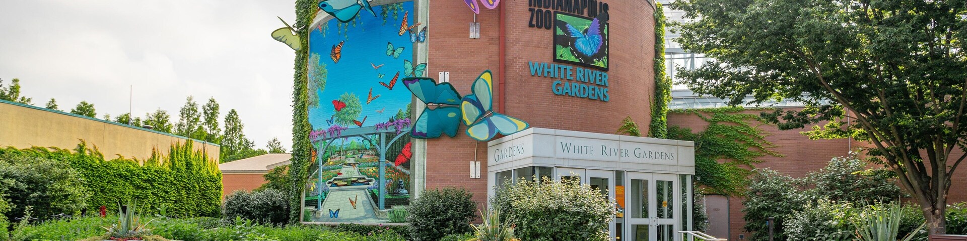 White River Gardens which includes outdoor art and a garden