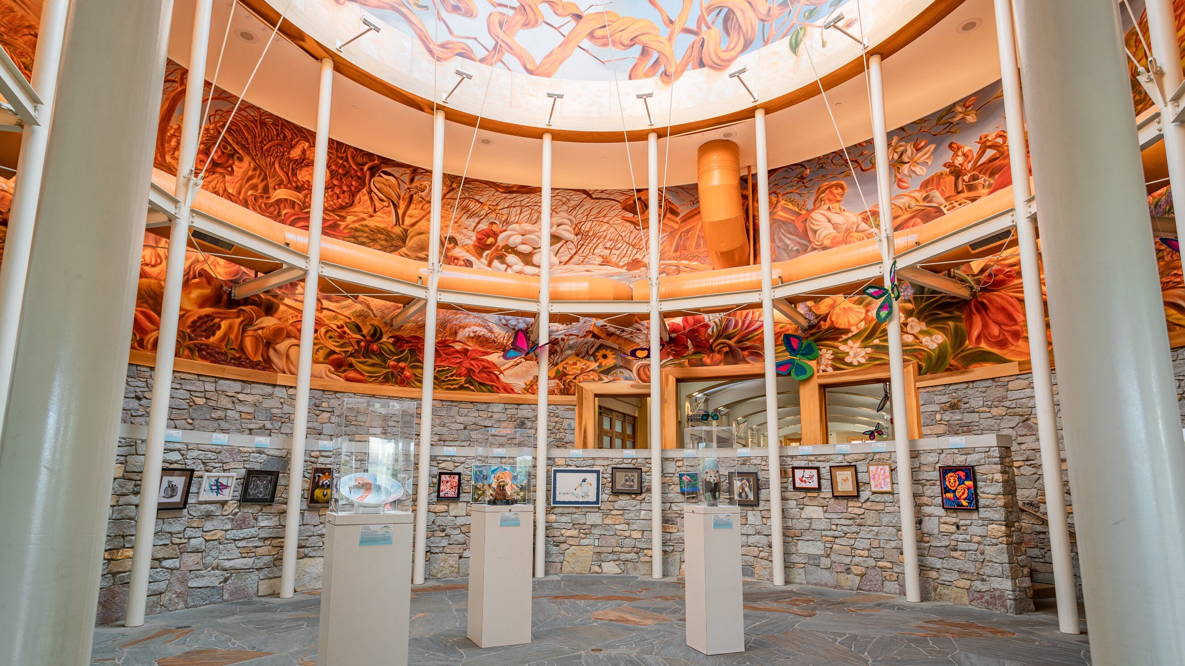 White River Gardens showing interior views and art