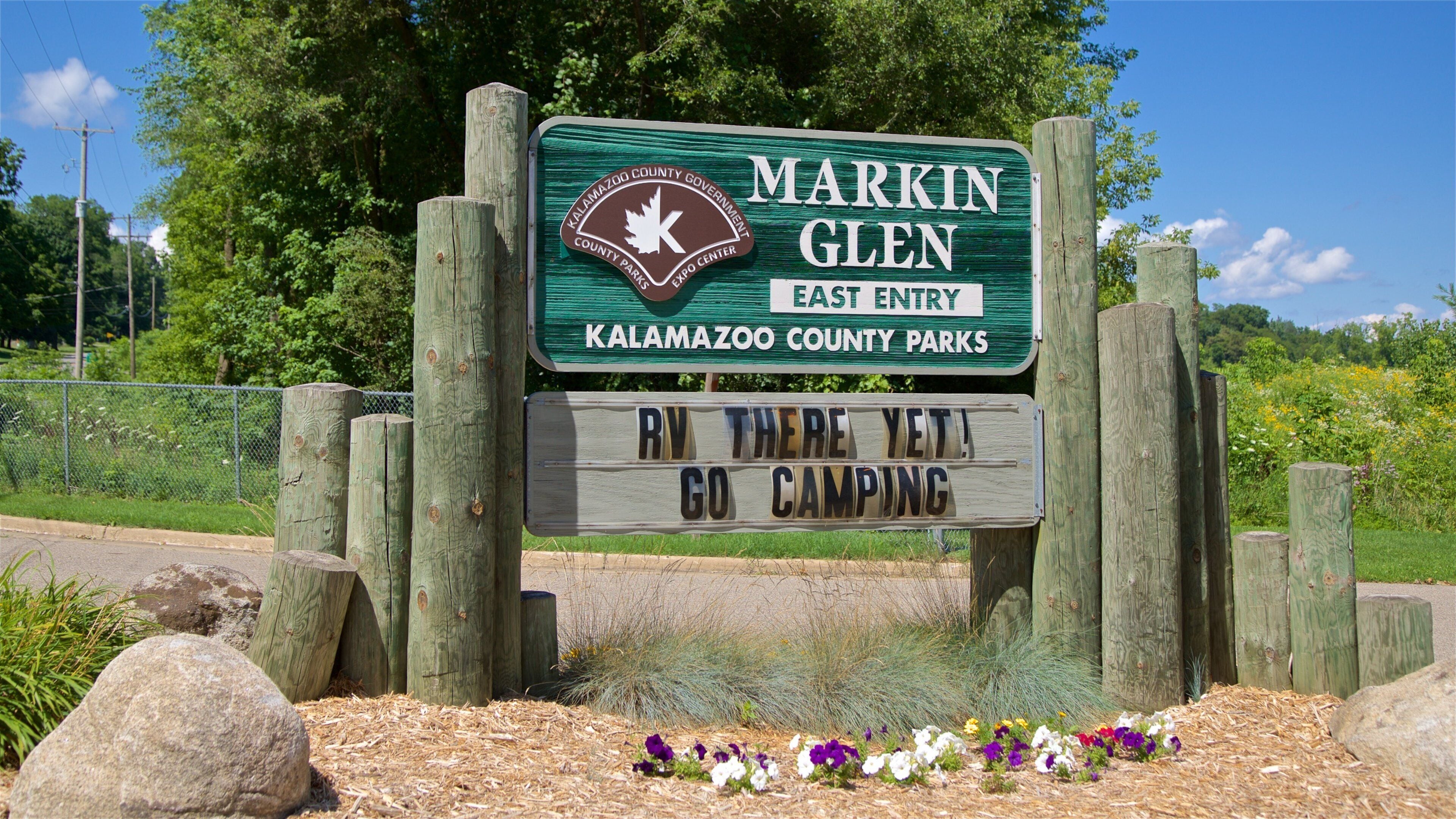 A sign for Markin Glen East Entry at Kalamazoo County Parks.